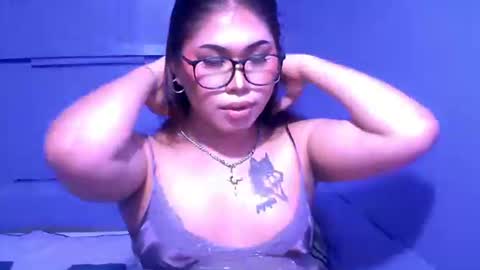 Snapshot of sky_fox_sweetxx chatting on October 1, 10:27 am    online show from October 1, 10:27 am