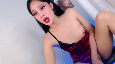 slutnextdoor28 online show from April 22, 1:51 pm