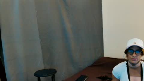 Your fav slut online show from June 14, 1:23 pm