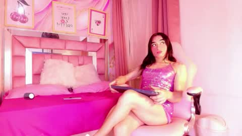 Small Hot19 online show from April 24, 11:02 am