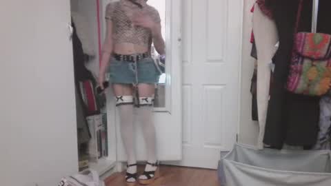 soophiebby online show from June 14, 2:01 am