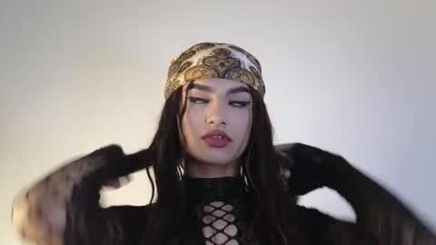 Sophia online show from December 5, 10:05 pm