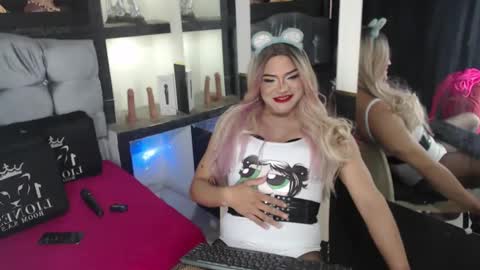 sophia_hott01 online show from November 18, 2:39 pm