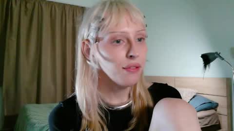 sora999999999 online show from April 23, 9:06 pm