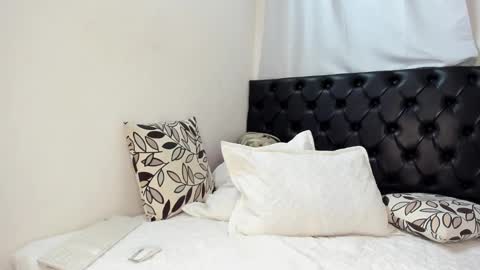 estefania online show from February 14, 1:45 am