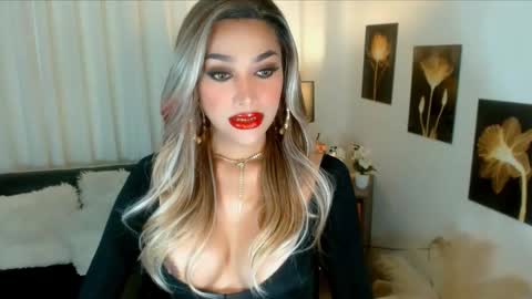 Snapshot of sublime_diva chatting on October 6, 3:06 am ISABEL online show from October 6, 3:06 am