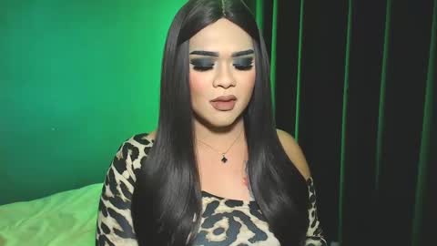 Snapshot of suckablecockoffreya chatting on December 7, 8:11 pm JADE ELYSE online show from December 7, 8:11 pm