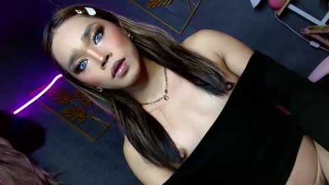 sultry_sirenxx online show from March 8, 9:34 am