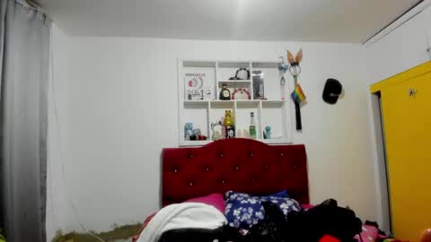 sweet__suck69bitch online show from April 24, 6:49 am