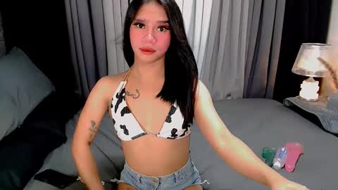 Snapshot of sweet_zoey12 chatting on October 23, 12:53 pm bea takashi online show from October 23, 12:53 pm