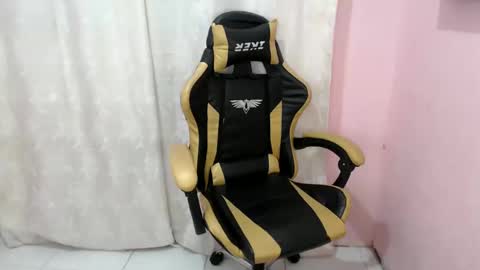 Snapshot of sweetfuckerbabyy18 chatting on January 30, 9:15 am sweetfuckerbabyy18 online show from January 30, 9:15 am