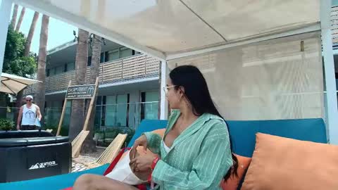 Laura Saenz  Geminis online show from April 22, 7:32 pm