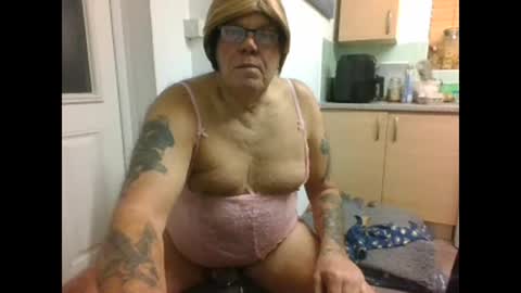 Snapshot of tanya_sissie_somerset chatting on January 17, 6:36 pm tanya_sissie_somerset online show from January 17, 6:36 pm