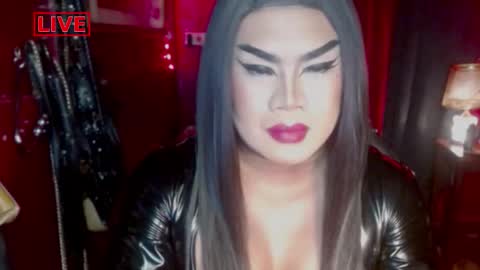 Snapshot of temptress_cocoxxx chatting on October 22, 8:34 pm Mistress Coco online show from October 22, 8:34 pm