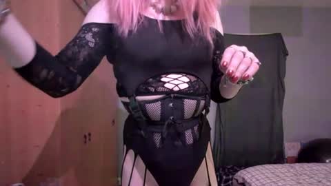 Kirstie online show from July 28, 12:48 pm