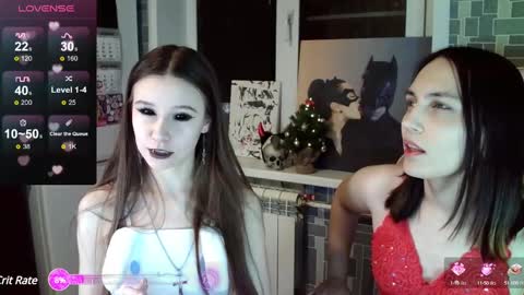 Snapshot of thebl4ckhearts chatting on December 25, 8:39 pm Daria and Diana 3 online show from December 25, 8:39 pm