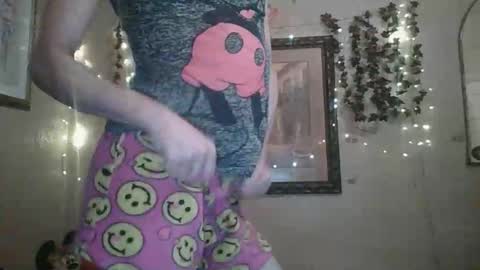 sillymillie0 online show from October 24, 3:22 am