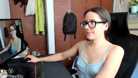 Nicole   TheyElleElu online show from February 25, 6:34 pm