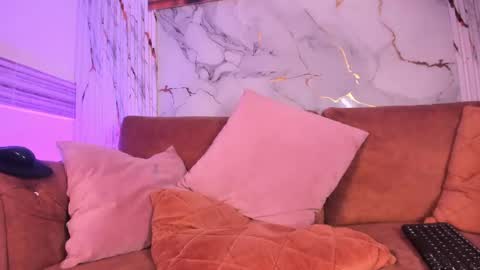 Thiana Rogers online show from April 21, 1:42 am