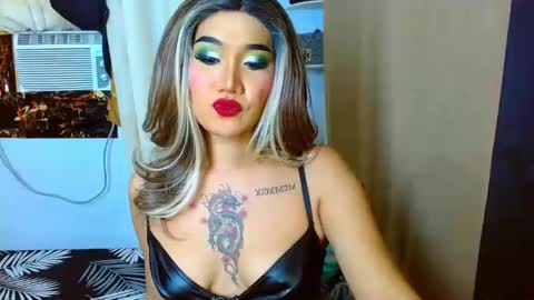 tiarrafoxs online show from January 14, 11:05 pm