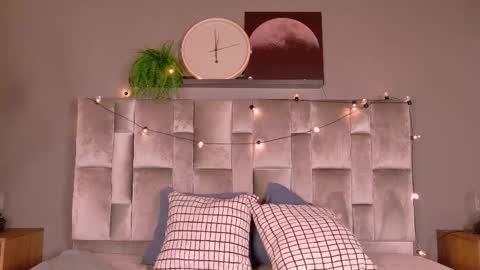 Tiffany  online show from December 16, 2:49 am