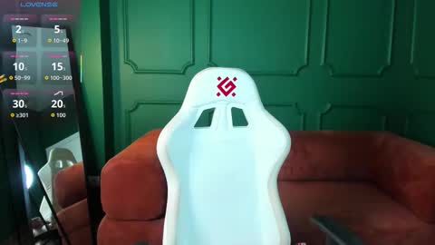 tina_tayllor__ online show from February 12, 4:13 pm