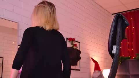 Tina Davil online show from January 19, 1:20 pm