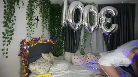 Snapshot of touch_me_if_you_can chatting on September 12, 4:45 pm Aliana Vamboo online show from September 12, 4:45 pm