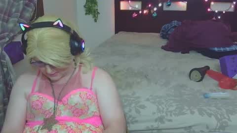 Trina Tushy Deluxe online show from September 23, 5:13 am