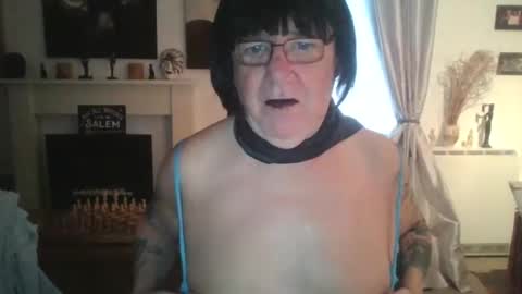 Snapshot of trinity1011 chatting on March 11, 6:43 am trinity1011 online show from March 11, 6:43 am