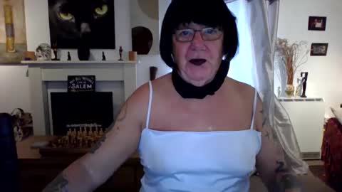 Snapshot of trinity1011 chatting on October 30, 8:24 am trinity1011 online show from October 30, 8:24 am