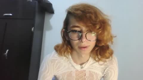 Trixy Rose online show from December 17, 11:38 pm