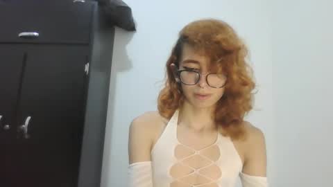 Trixy Rose online show from December 18, 9:51 pm