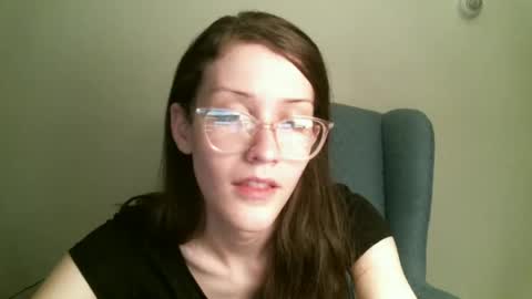 Snapshot of ts_librarian chatting on October 25, 12:49 am Elisabeth online show from October 25, 12:49 am