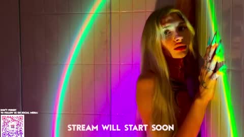 Molly and Nick online show from April 21, 7:53 pm