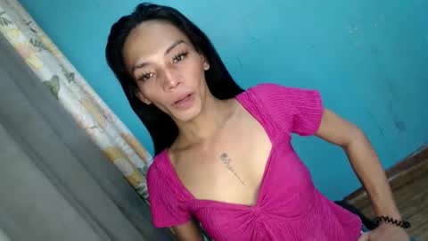 Snapshot of uncut_queen chatting on October 23, 2:59 am LOVELY JANE online show from October 23, 2:59 am