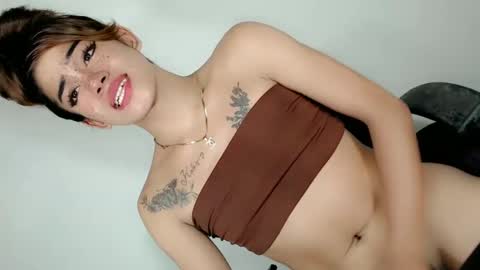 Snapshot of urbitch_haley69xx chatting on February 23, 6:23 pm Haley Mhate online show from February 23, 6:23 pm