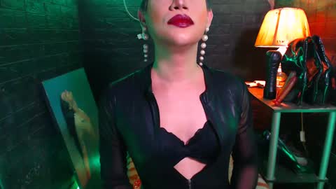 queen norelle online show from December 6, 9:07 pm