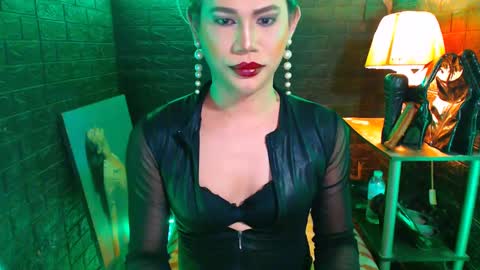 queen norelle online show from December 20, 4:25 pm