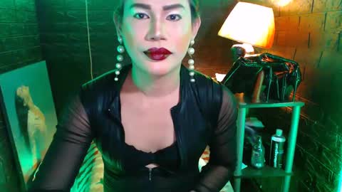 queen norelle online show from March 6, 10:05 am