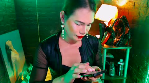 queen norelle online show from March 9, 2:21 pm