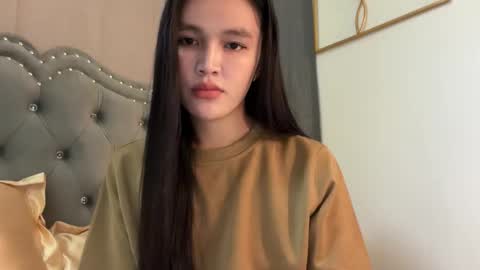 Amira online show from December 22, 1:43 am