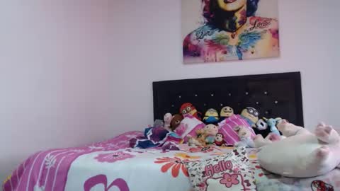 Snapshot of valerie_rousse chatting on March 5, 9:53 pm valerie_rousse online show from March 5, 9:53 pm