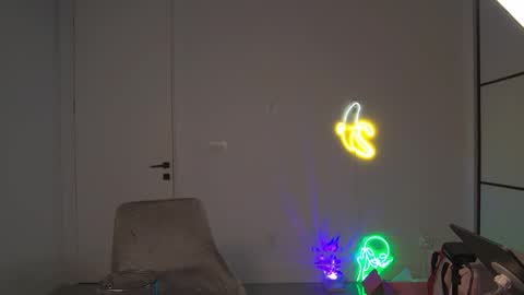 VelvetTGirl online show from April 9, 6:30 am