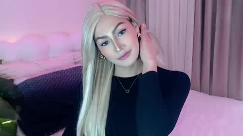 Venus Sunrise Bombshell online show from April 27, 10:19 pm