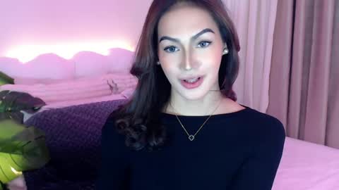 Venus Sunrise Bombshell online show from July 19, 4:00 pm