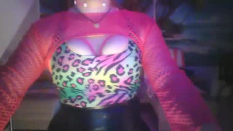 Snapshot of wannafeelitall chatting on December 22, 5:12 am Emilia inst  online show from December 22, 5:12 am