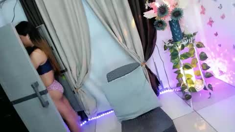 Hi Im LOVIE Please dont forget to follow and thumbs up me online show from March 26, 2:15 am