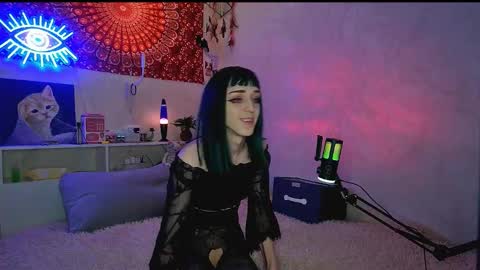 Snapshot of whoalexxa chatting on October 23, 3:05 pm Alexa online show from October 23, 3:05 pm