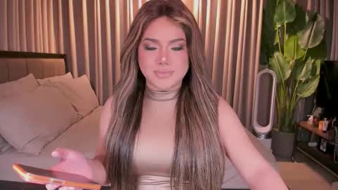 BELLA online show from November 24, 8:05 am